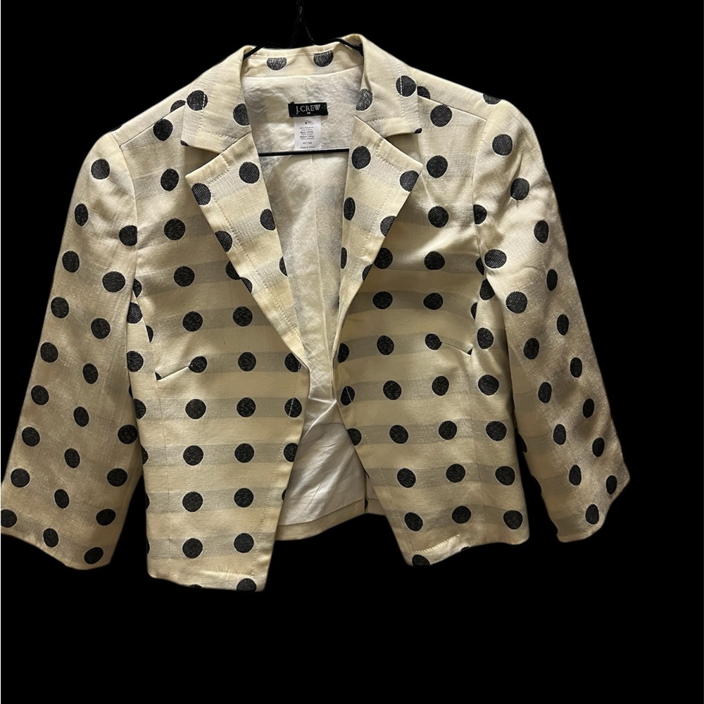 Cropped sleeve and cropped waist jacket